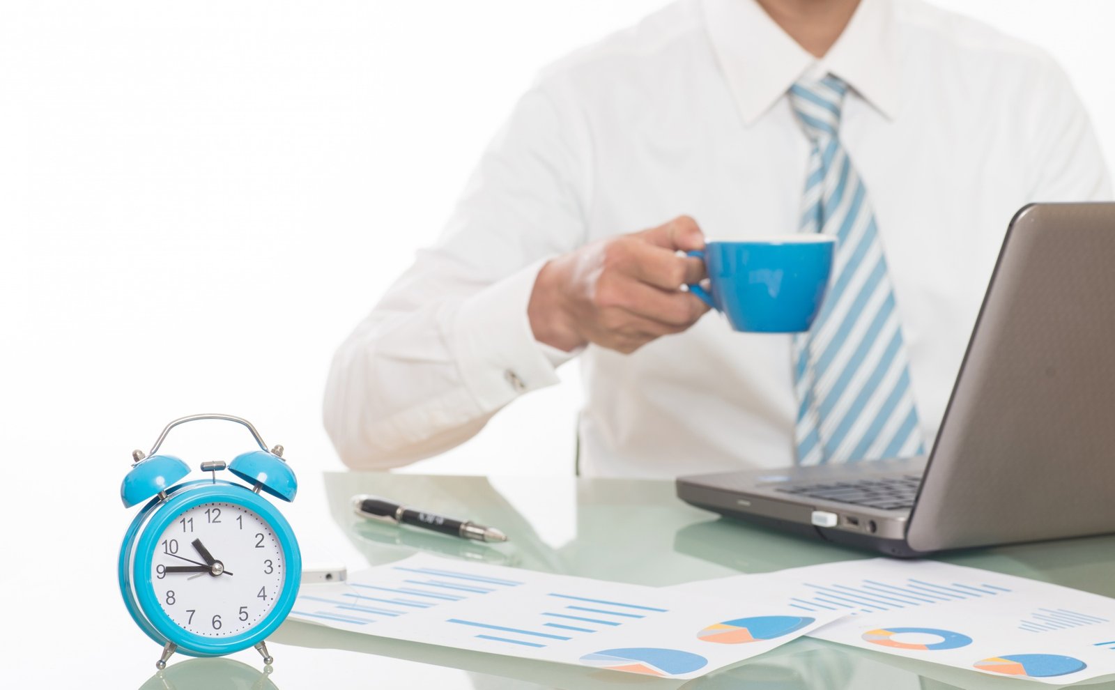 ¿Trabajar por objetivos o por horario fijo? Ventajas y desventajas